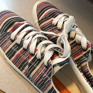 Women’s size 10 Rocket Dog canvas sneaker